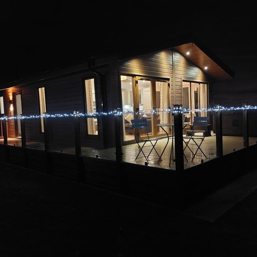 Luxury Family Beechwood Lodge With Hot Tub Lochwinnoch Dış mekan fotoğraf