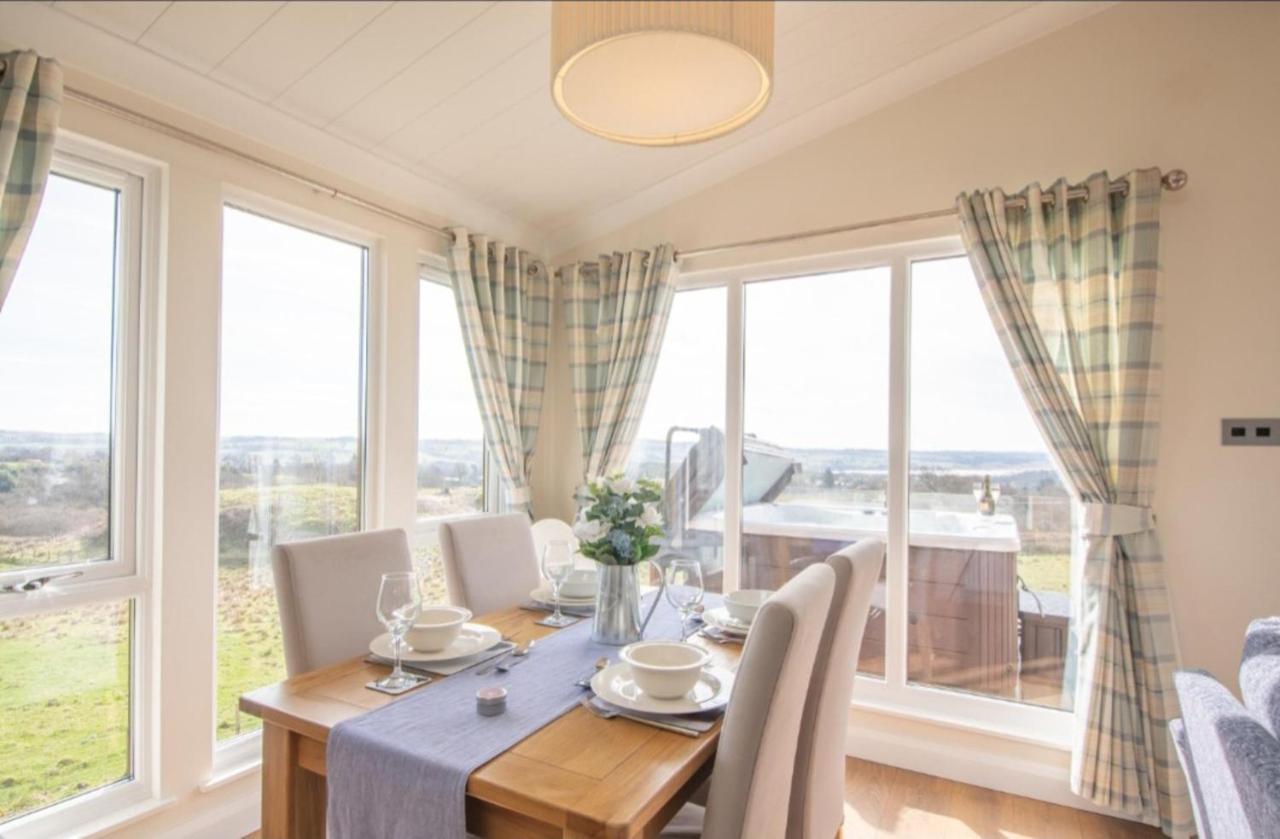 Luxury Family Beechwood Lodge With Hot Tub Lochwinnoch Dış mekan fotoğraf