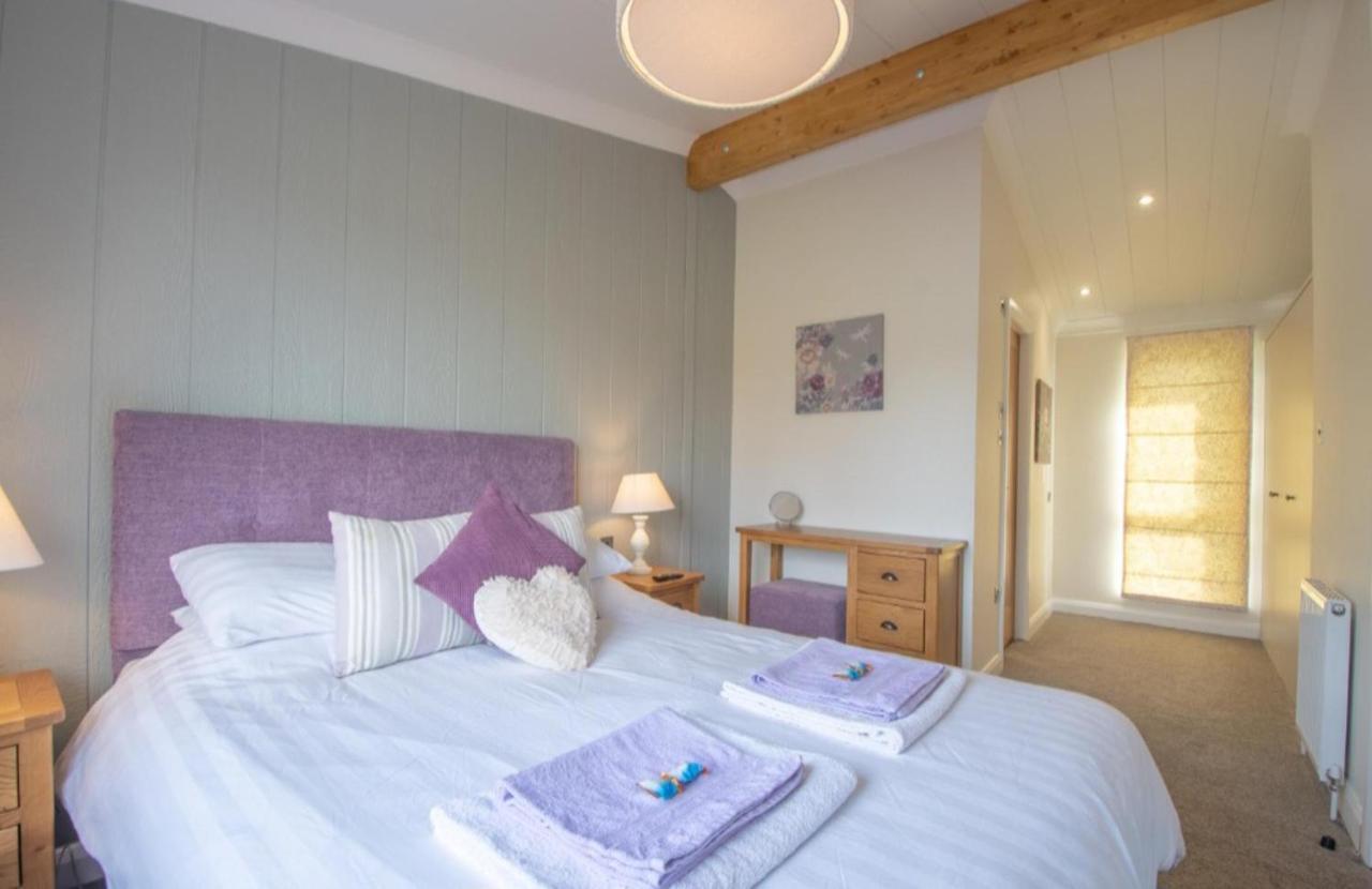 Luxury Family Beechwood Lodge With Hot Tub Lochwinnoch Dış mekan fotoğraf