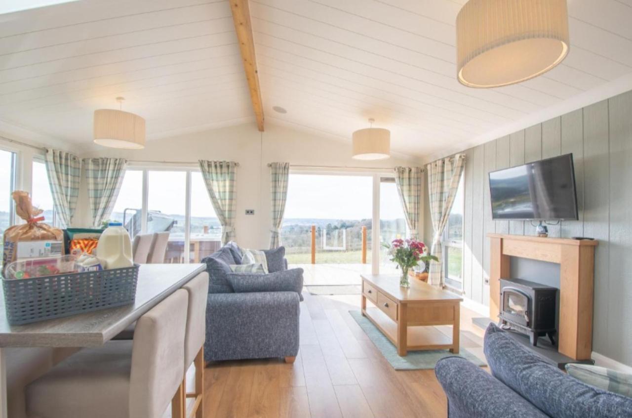 Luxury Family Beechwood Lodge With Hot Tub Lochwinnoch Dış mekan fotoğraf