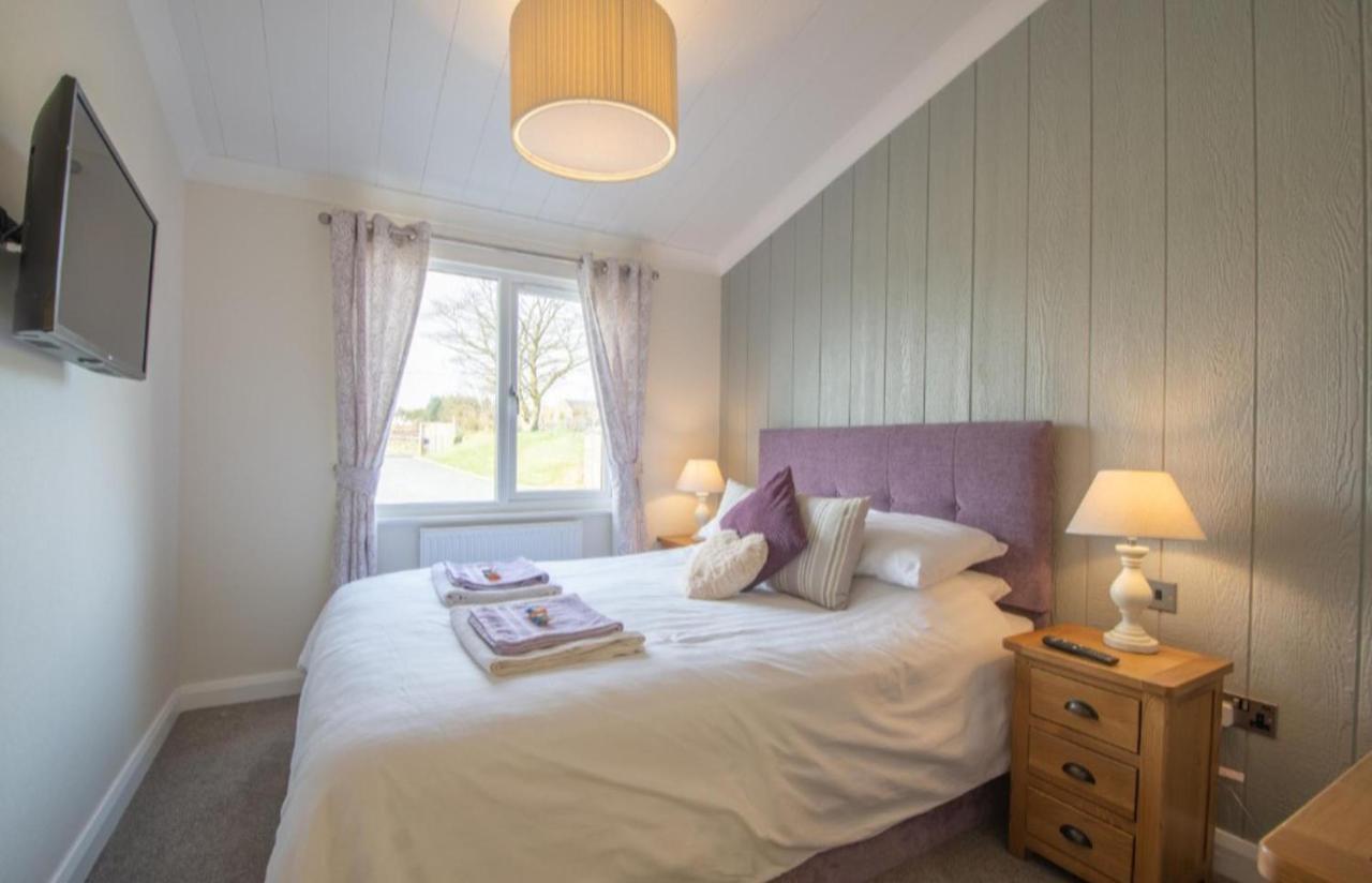 Luxury Family Beechwood Lodge With Hot Tub Lochwinnoch Dış mekan fotoğraf