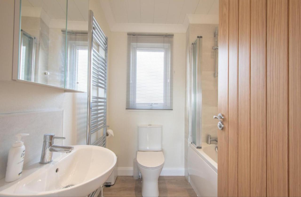 Luxury Family Beechwood Lodge With Hot Tub Lochwinnoch Dış mekan fotoğraf
