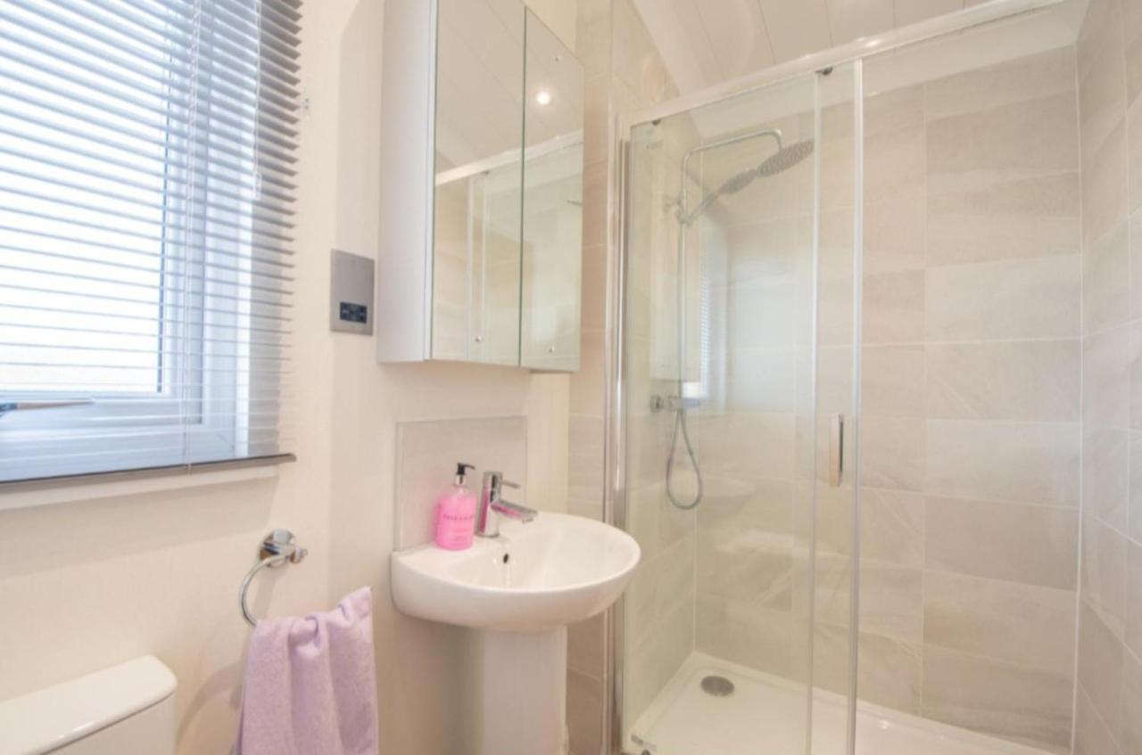 Luxury Family Beechwood Lodge With Hot Tub Lochwinnoch Dış mekan fotoğraf