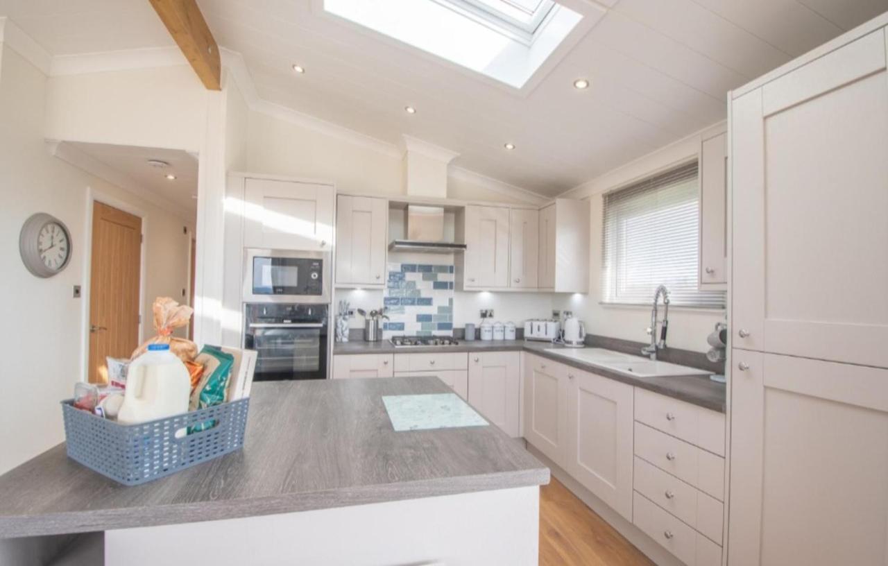 Luxury Family Beechwood Lodge With Hot Tub Lochwinnoch Dış mekan fotoğraf