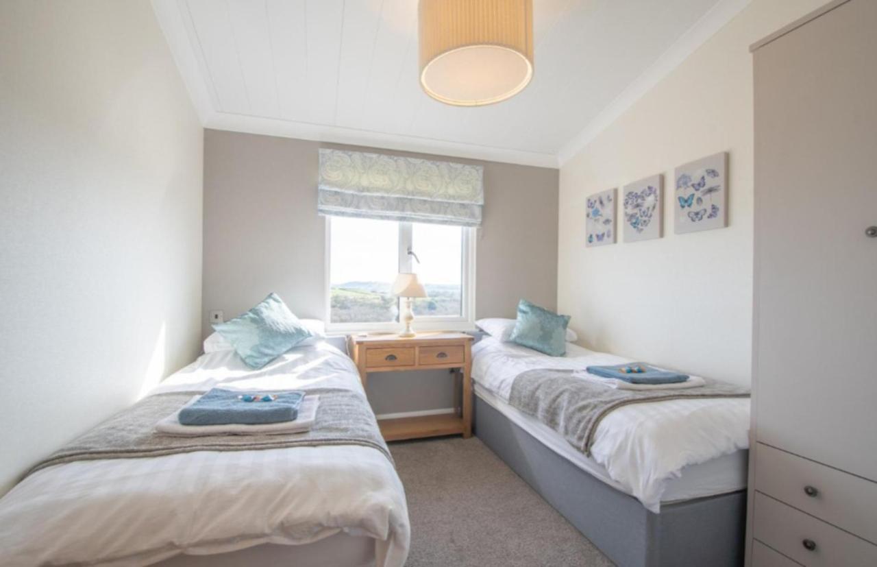 Luxury Family Beechwood Lodge With Hot Tub Lochwinnoch Dış mekan fotoğraf